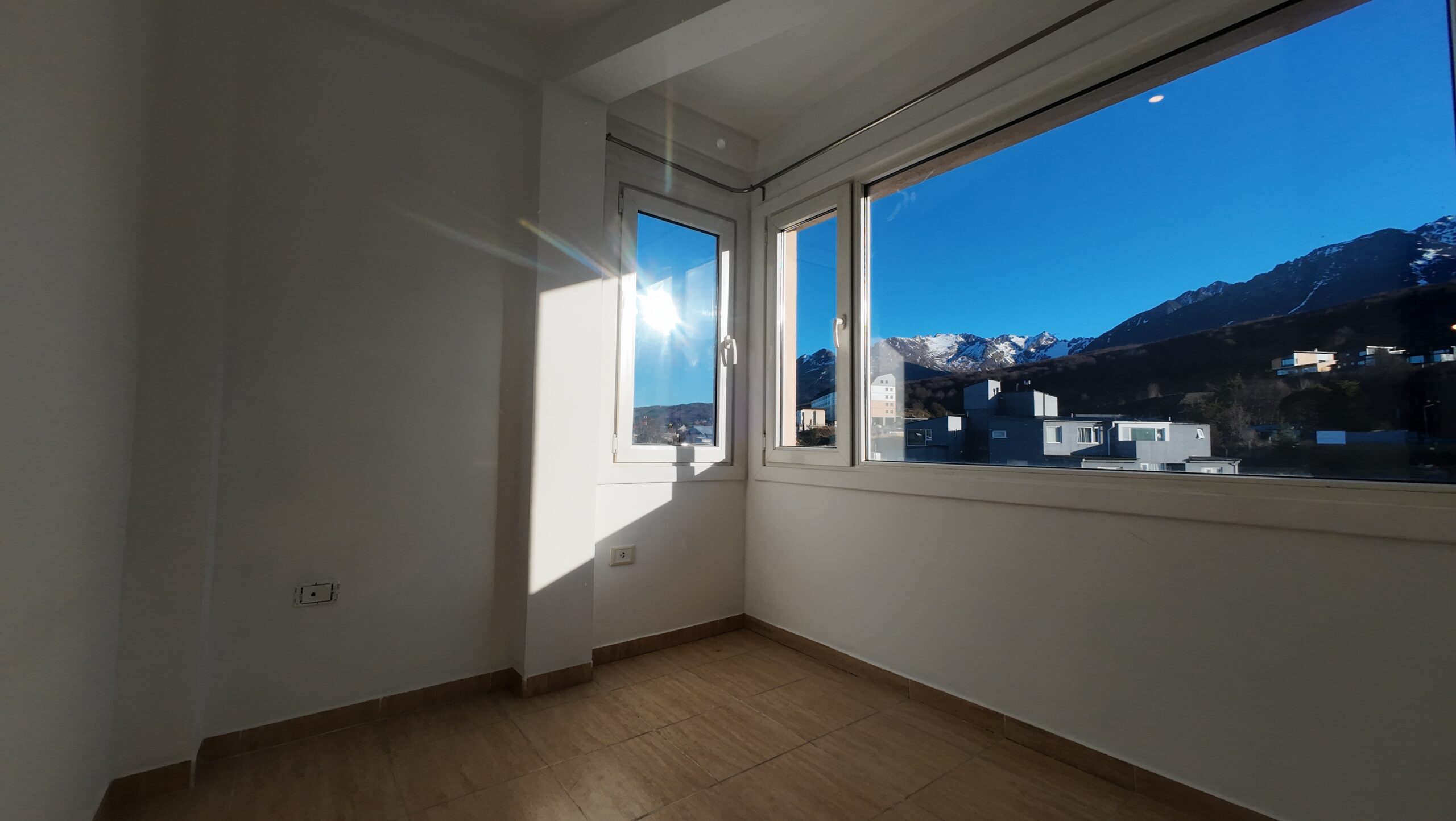 ALQUILER – DEPARTAMENTO DE 1 DORMITORIO MÁS ESCRITORIO DIR ALEM 810